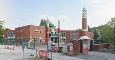 Men 'armed with axe and knife' enter mosque, as police hunt suspect