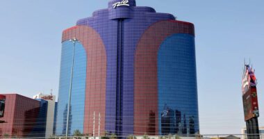 Mother shoots daughter, then herself in apparent murder-suicide at Las Vegas hotel, police say