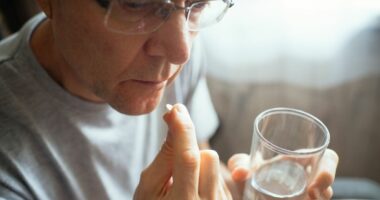 NHS shares five lifestyle changes to lower cholesterol 'before' statins