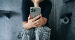 NHS urges anyone with 4 symptoms to call 999 – could be deadly