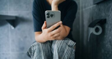 NHS urges anyone with 4 symptoms to call 999 – could be deadly