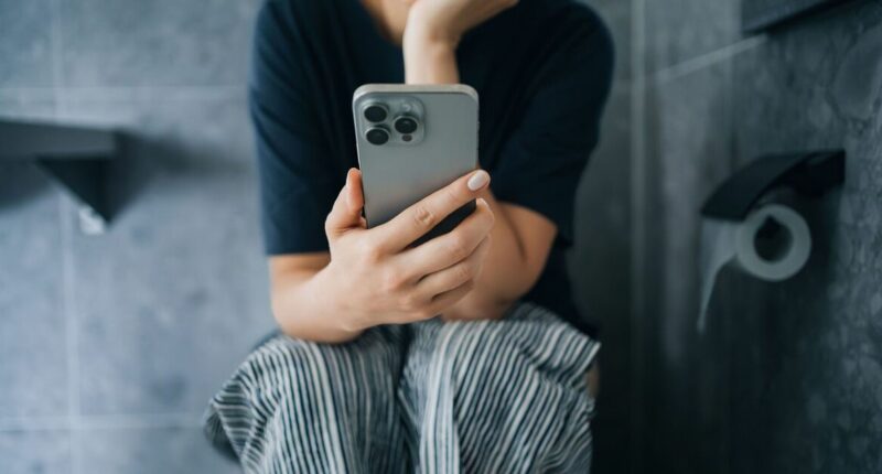 NHS urges anyone with 4 symptoms to call 999 – could be deadly