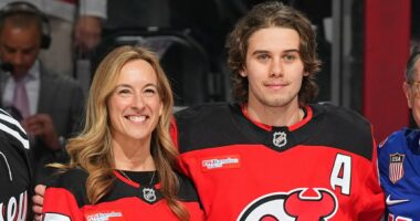 NJ Gov. booed as Devils honor USA hockey star