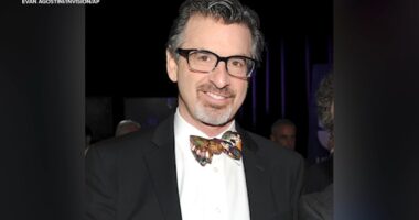 Robert Carradine, 'Revenge of the Nerds' and 'Lizzie McGuire' actor, dies at 71