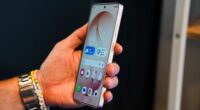Samsung's new phone feature blocks prying eyes
