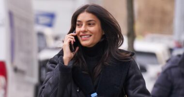 Smirking wife of Alexander brother makes tone-deaf gesture at court