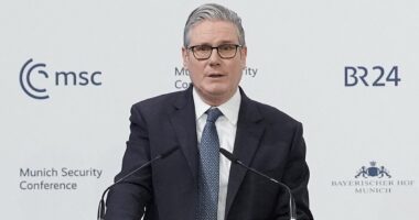 Starmer to deploy aircraft carrier to Greenland