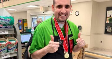 The Publix cashier everyone wants to ring up their groceries
