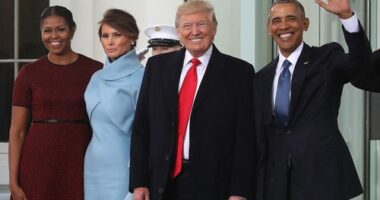 melania trump and michelle obama awkward gift exchange