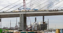 Trump threatens to stop opening of the Ontario-Michigan bridge