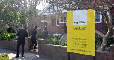 Urgent warning issued to Aussie mortgage holders