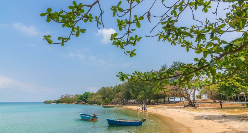 Urgent warning to Brits visiting beautiful island after 150 catch deadly stomach bug