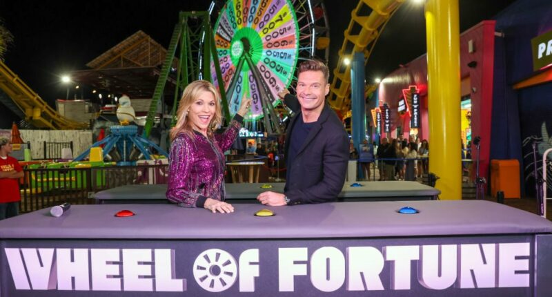 Celebrity Net Worth logo