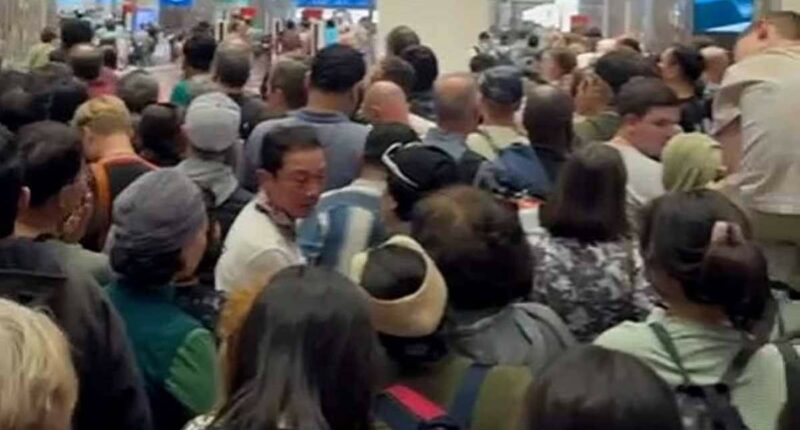 100,000 Brits sign up to be evacuated from the Middle East