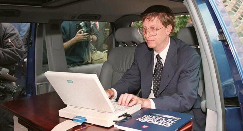 Celebrity Net Worth logo