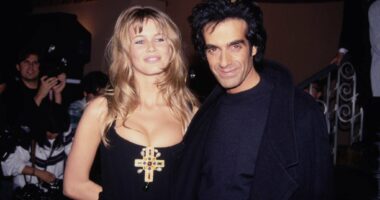 Celebrity Net Worth logo