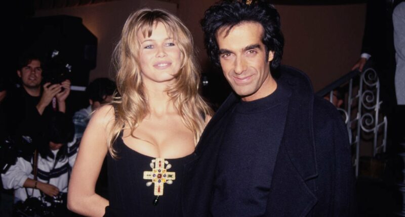 Celebrity Net Worth logo