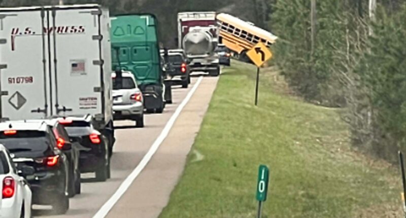 At least 2 students killed, several injured in school bus crash in Tennessee: 'A parent's worst nightmare'
