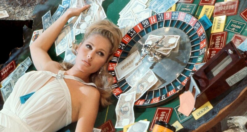 Celebrity Net Worth logo