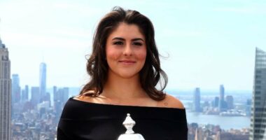 Celebrity Net Worth logo