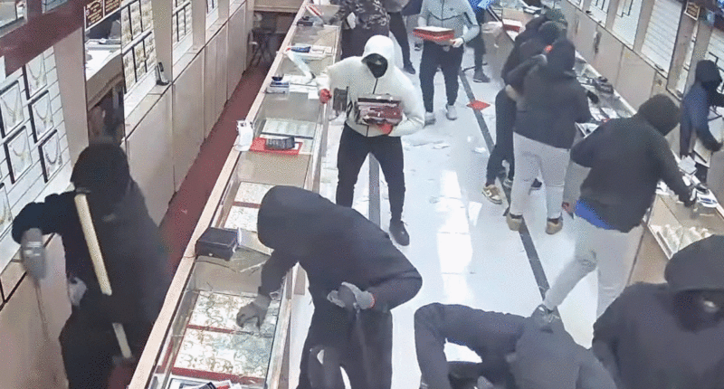 Brazen robbery crew storms California jewelry store, steals $1.7M in just 70 seconds: video