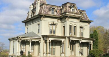 Builder brothers reveal how they transformed crumbling mansion