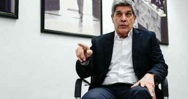 Carlos Fernández de Cossío: Cuba 'preparing' for 'possibility of military aggression'