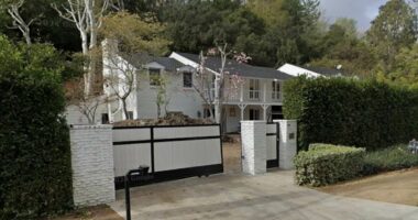 Chelsea Handler slams RFK Jr. for selling her 'unlivable' mansion