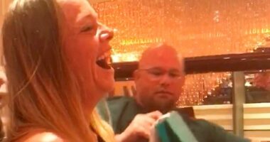 Cruise staff accidentally ruin wedding proposal with innocent act