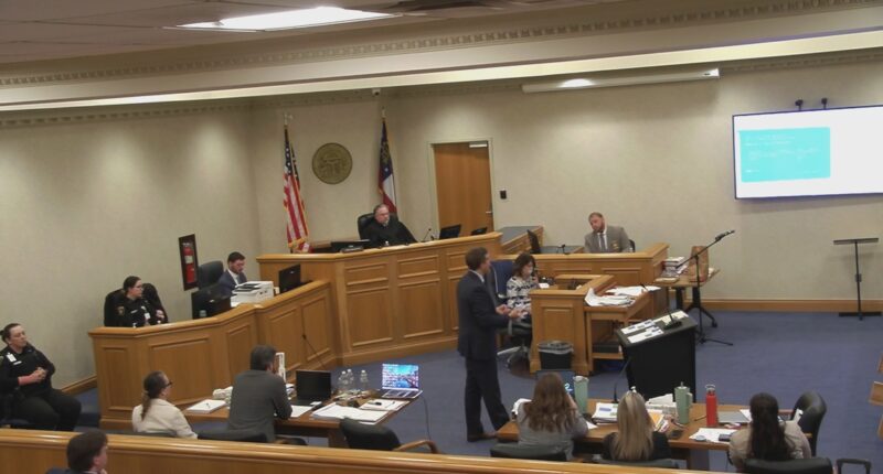 Defense for St. Simons Island dentist says she texted another man night of shooting