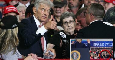 Dr. Oz helps older woman who collapsed during Trump's speech at Kentucky event