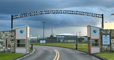 Florida man who wrestled cop's gun away and killed him, executed after final appeals rejected