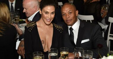 Celebrity Net Worth logo