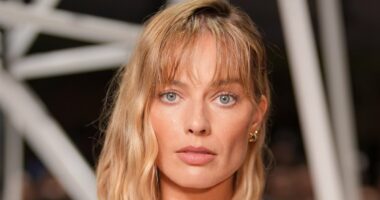Hairdressers reveal secret meaning behind Margot Robbie's new haircut