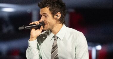 Harry Styles has the biggest global debut of his career as his fourth album Kiss All The Time. Disco, Occasionally reaches number 1 in 20 countries