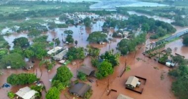 Hawaii dam faces imminent failure and thousands are told: 'Leave now'