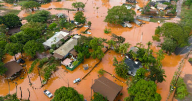 Hawaii suffers its worst flooding in 20 years and forecasters warn more rain is coming