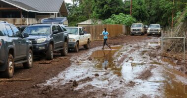 Hawaii's worst flooding in 20 years causes $1 billion crisis