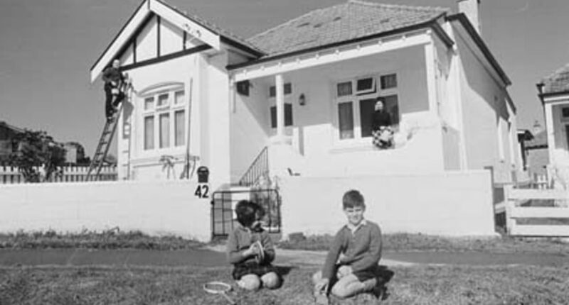 How Australia's middle class is shrinking before our eyes