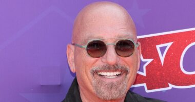 Howie Mandel issues apology to Kelly Ripa after snapping at her on-air