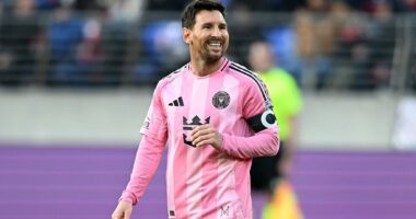 Celebrity Net Worth logo