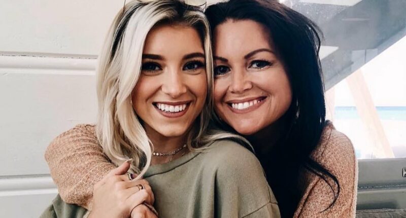 Internet star struggling to go on after mom died in private jet crash