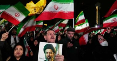 Iran and the US harden their positions as Tehran keeps its grip on the Strait of Hormuz