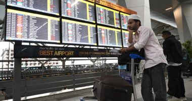 Iran strikes: Dubai flights remain 'limited'