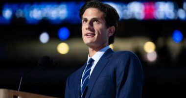 Celebrity Net Worth logo