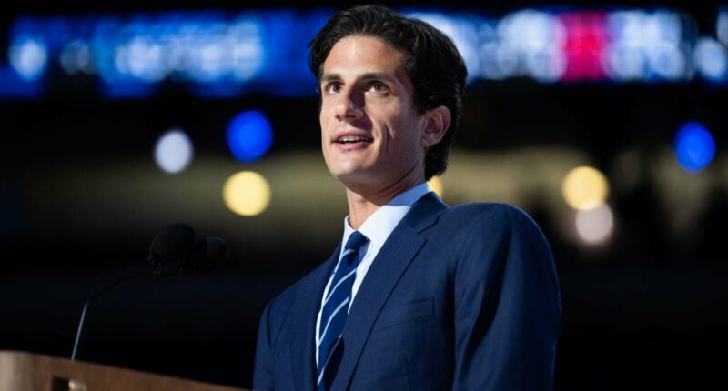 Celebrity Net Worth logo