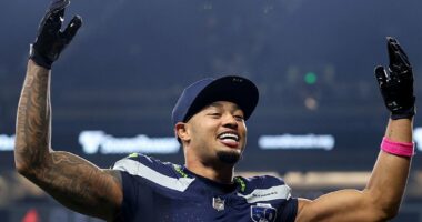 Celebrity Net Worth logo