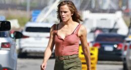 Jennifer Garner flexes her VERY buff arms on LA set of new film