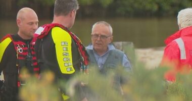 A kayaker has been found alive after spending the night missing off the South Australian coast. ï»¿The 73-year-old Goran Radic failed to return from a crabfishing trip off Middle Beach, north of Adelaide, last night.