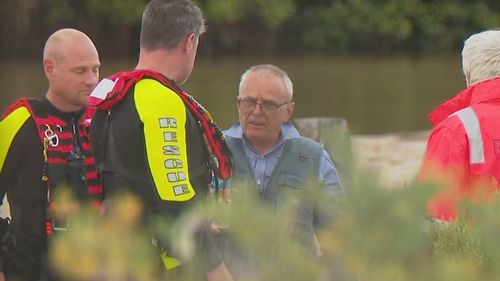 A kayaker has been found alive after spending the night missing off the South Australian coast. ï»¿The 73-year-old Goran Radic failed to return from a crabfishing trip off Middle Beach, north of Adelaide, last night.